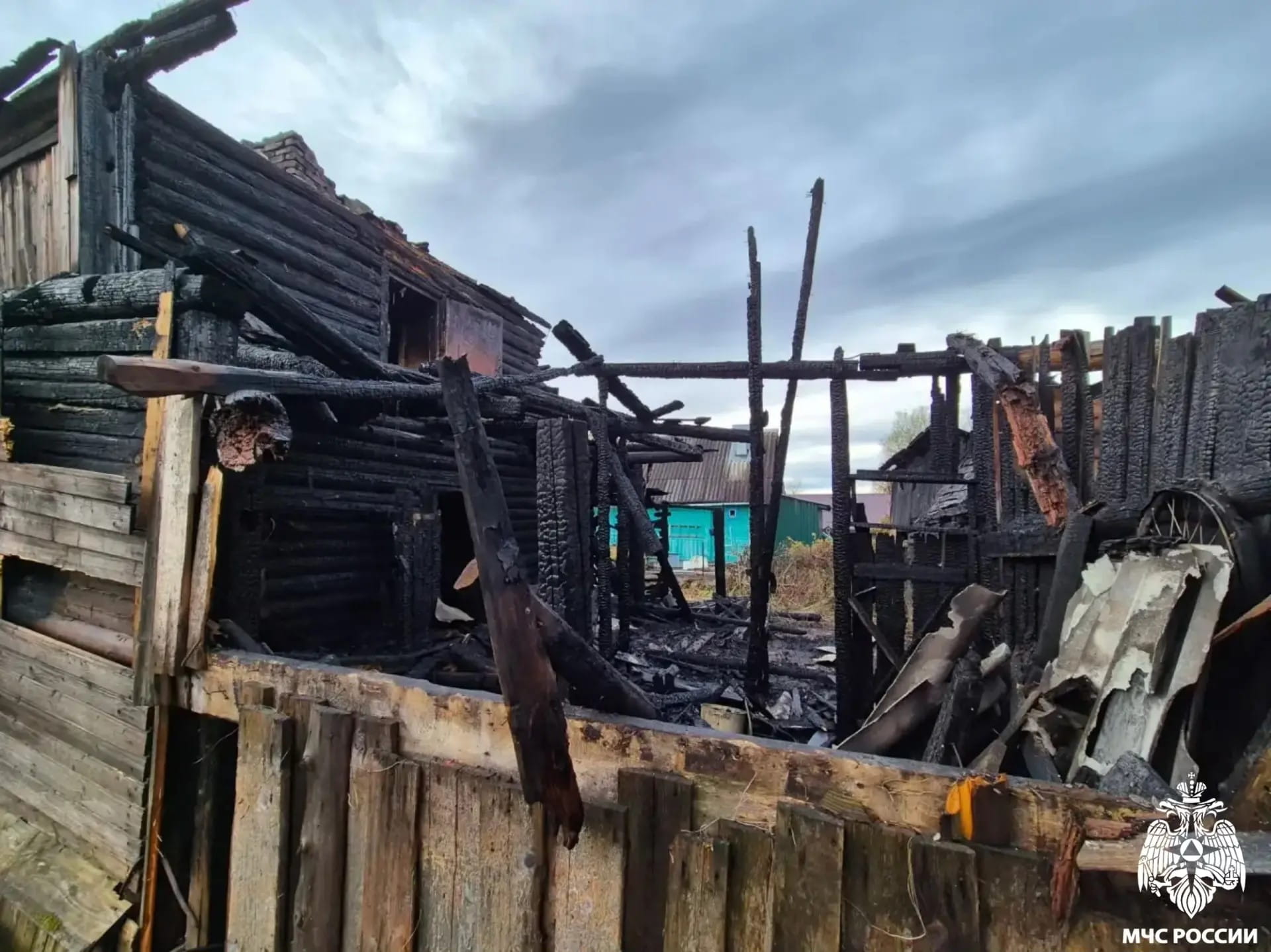 В Тверской области пожарные ликвидировали возгорание и спасли дома