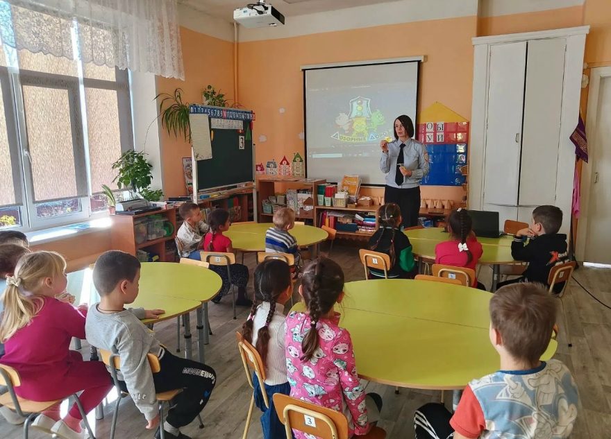 Юным жителям Вышнего Волочка напомнили правила поведения на улице и во дворе