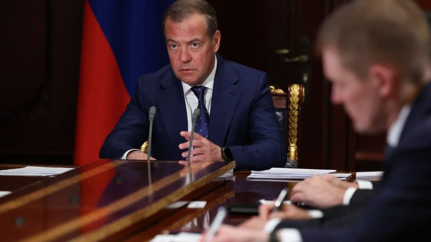 Медведев