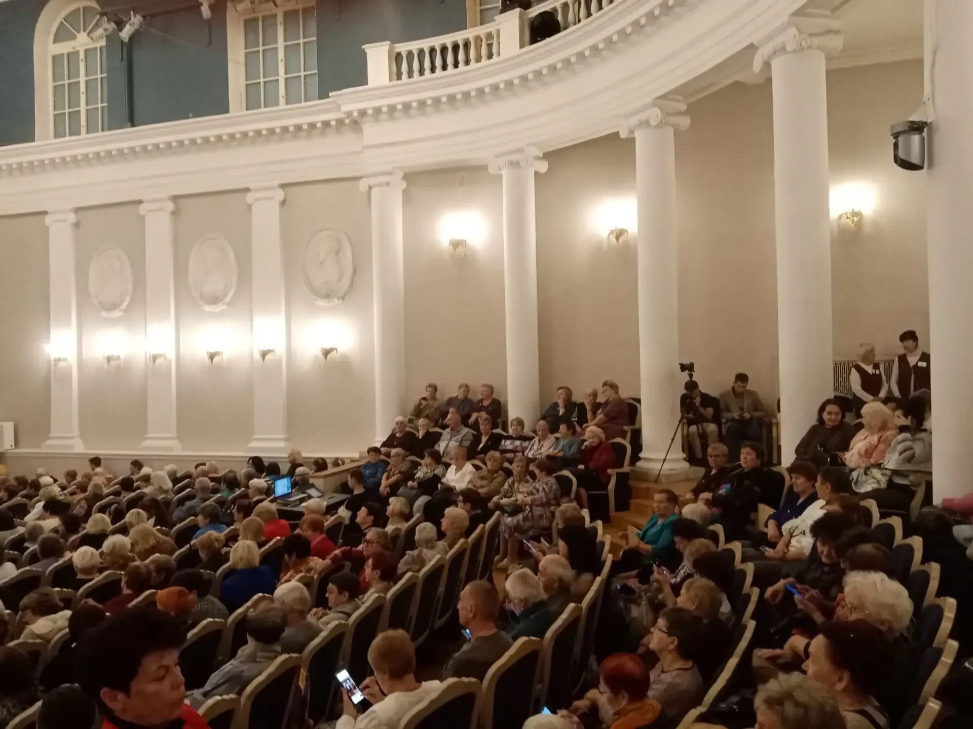 «Мы учимся у старшего поколения»: в Твери прошло торжественное мероприятие в честь Дня пожилого человека
