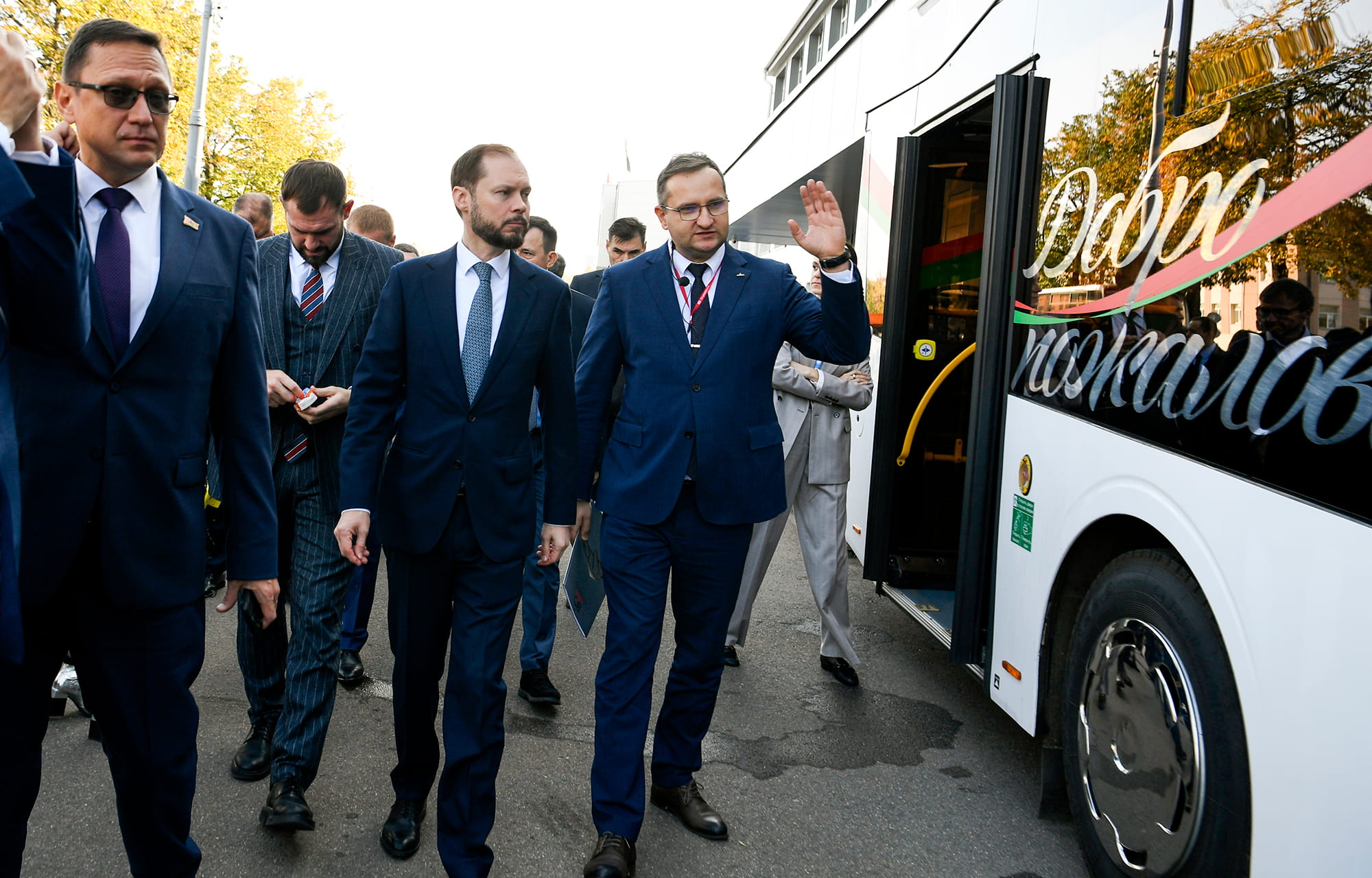 Виталию Королеву представили мощности Минского автомобильного завода