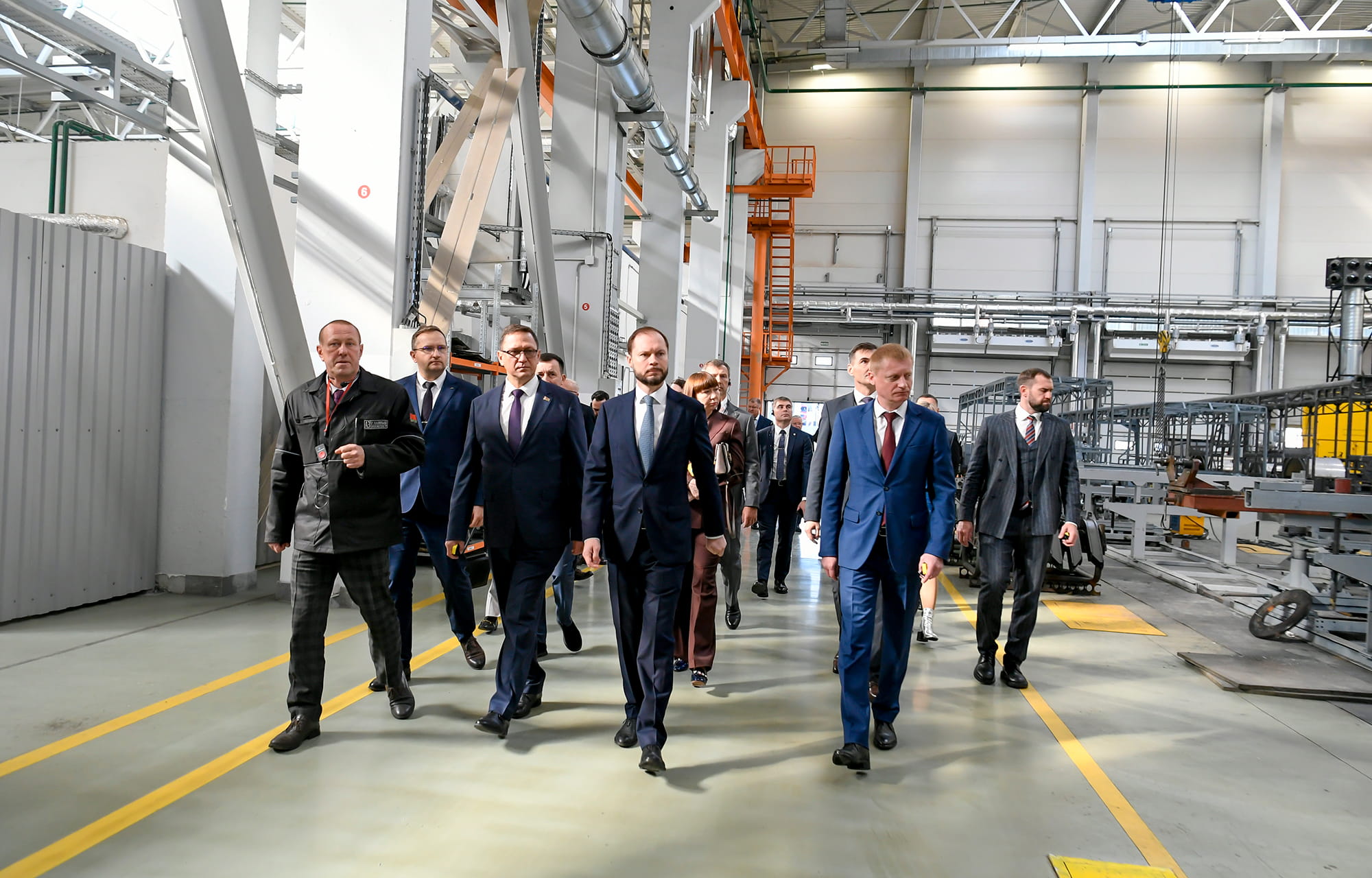 Виталию Королеву представили мощности Минского автомобильного завода