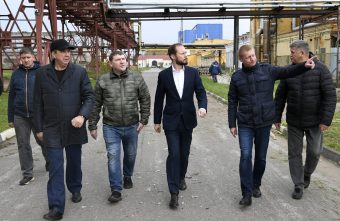 Виталий Королев посетил завод в поселке Редкино, где произошло возгорание в результате отражения атаки БПЛА Редкино