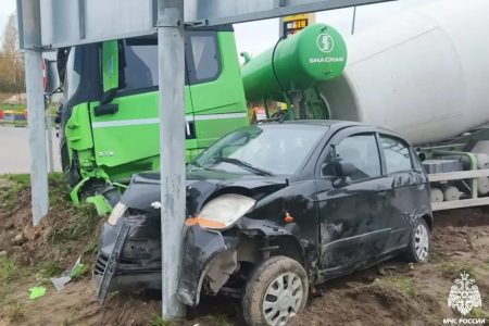 Спасатели ликвидировали последствия ДТП на Октябрьском проспекте в Твери Спасатели ликвидировали последствия ДТП на Октябрьском проспекте в Твери