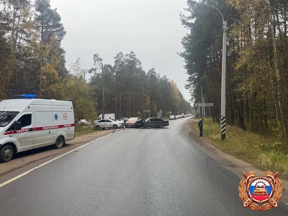 Три автомобиля столкнулись на Сахаровском шоссе в Твери