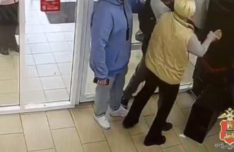 В Тверской области работница магазина помогла полицейским задержать грабителя работница