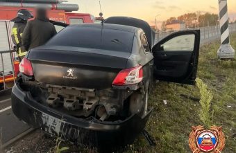 В Тверской области на М-10 иномарка врезалась в отбойник Тверской