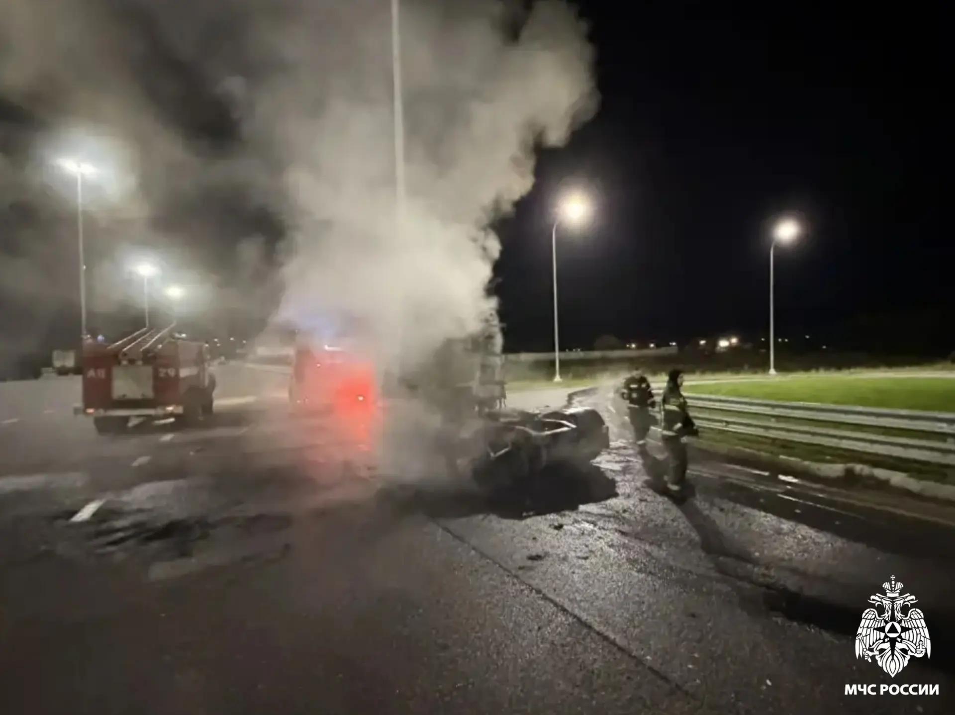 На М-11 в Тверской области загорелся грузовой автомобиль