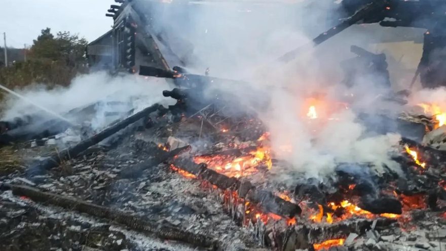 Из-за пожара дом полностью выгорел в Тверской области