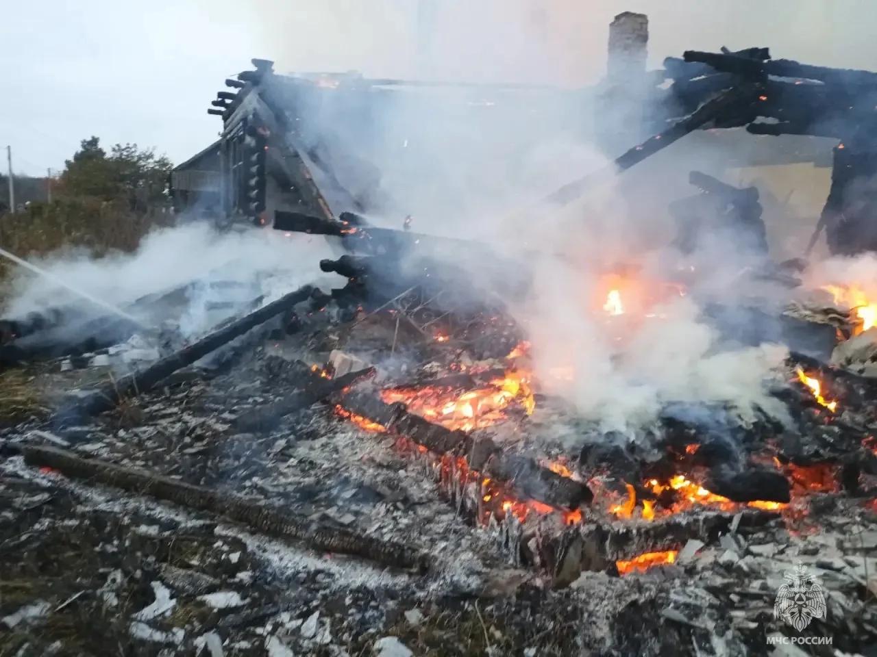 Из-за пожара дом полностью выгорел в Тверской области