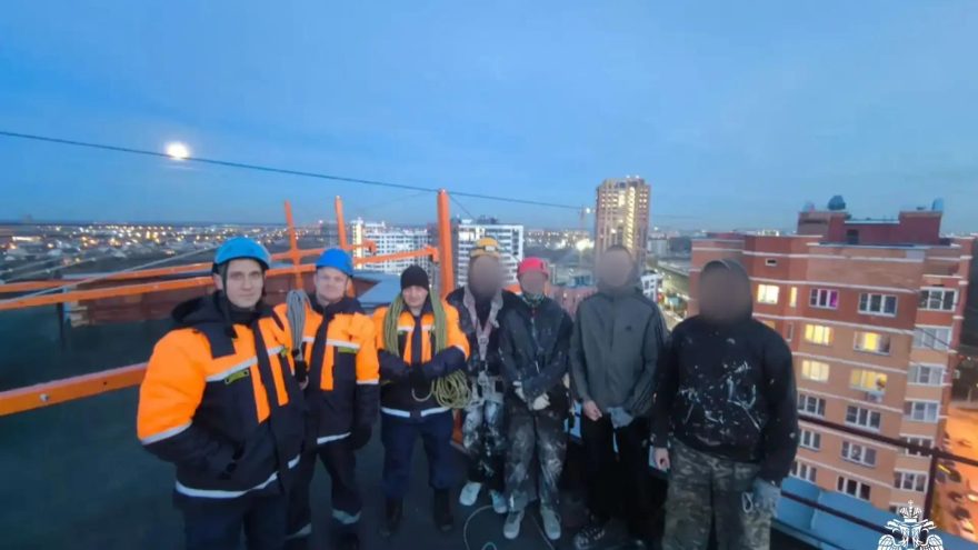 В Твери спасли рабочих с застрявшего на 17-м этаже подъемника