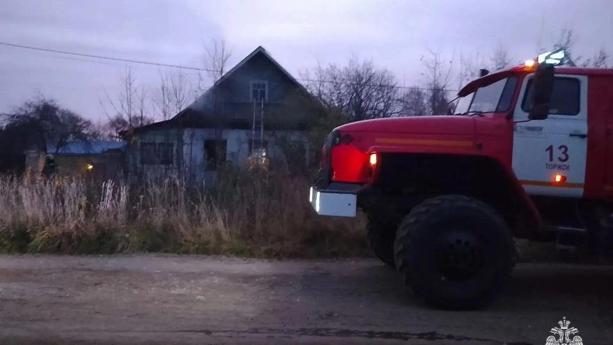 В Тверской области из-за неосторожного курения загорелся жилой дом