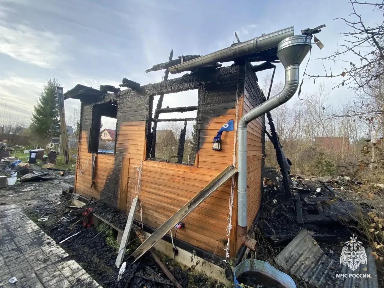 В Тверской области дачный дом сгорел из-за печи